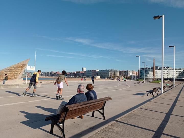 Poniente Beach Хихон Экстерьер фото