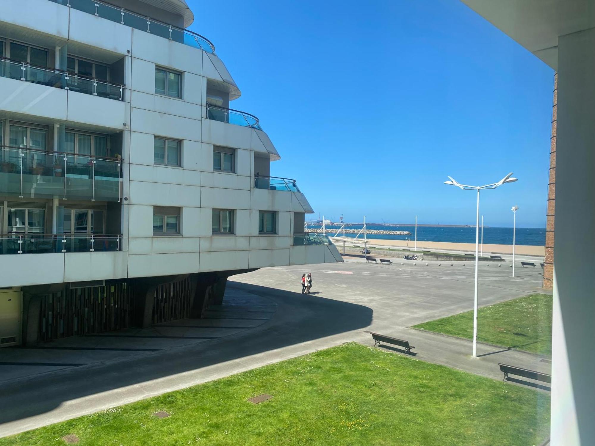 Poniente Beach Хихон Экстерьер фото