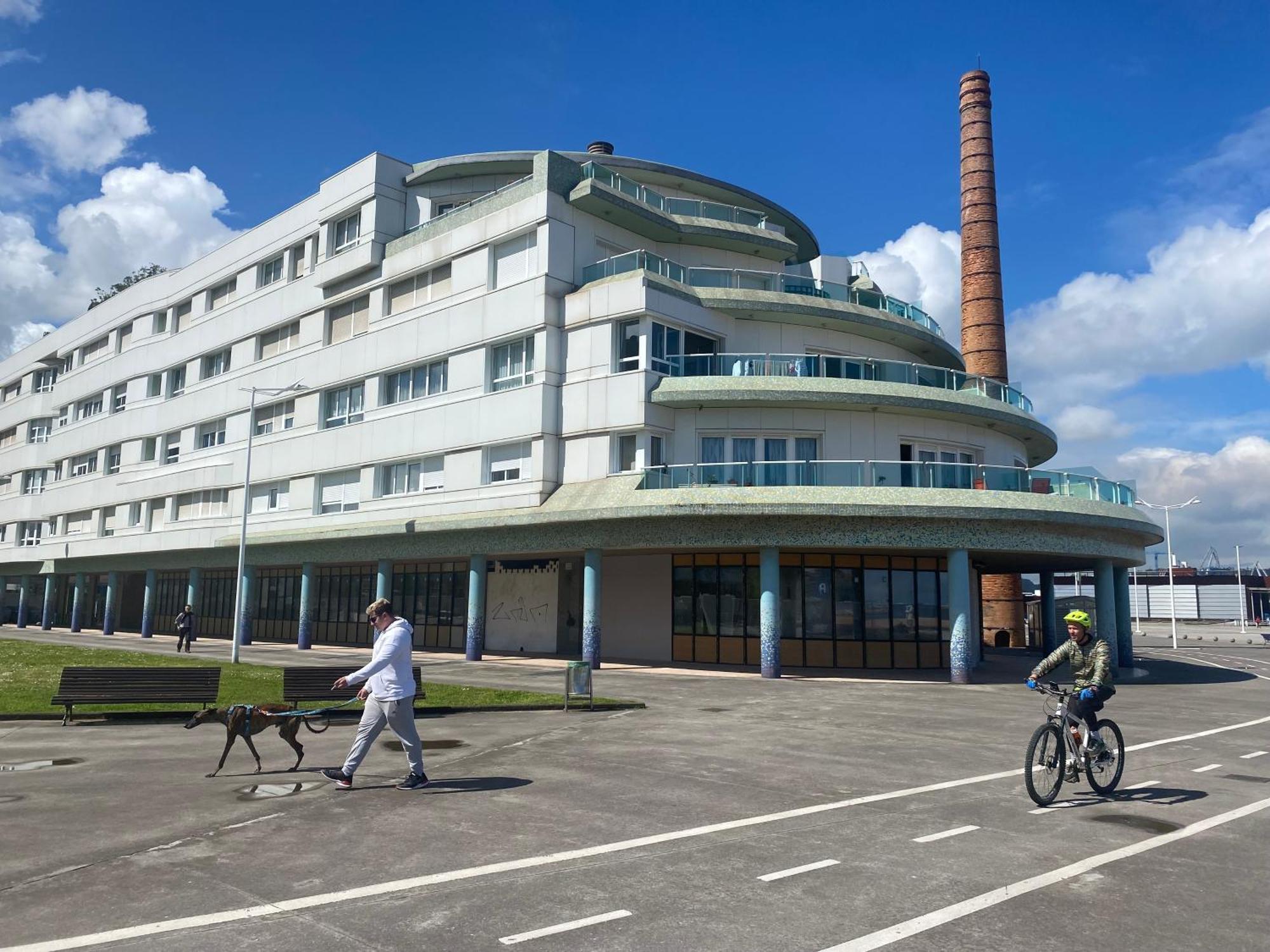 Poniente Beach Хихон Экстерьер фото